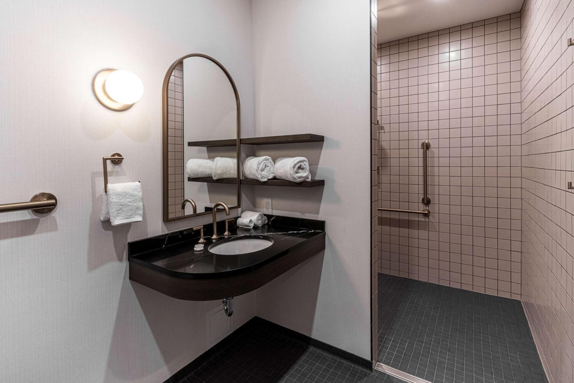 Hotel The Westley Calgary Downtown, Tapestry Collection By Hilton Exterior foto